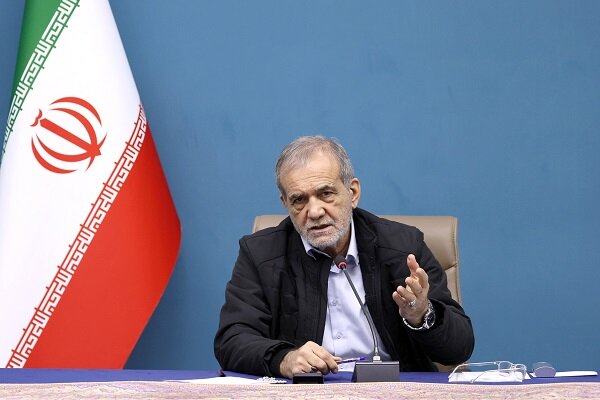 پزشکیان: کلاس‌های درس ۴۵ نفره خیلی هم خوب است/ با کارشناس‌های فعلی کار پیش نمی‌رود