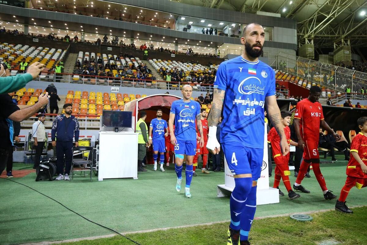 داور بازی استقلال و فولاد؛ مانع یا عامل تحریک سکوها؟