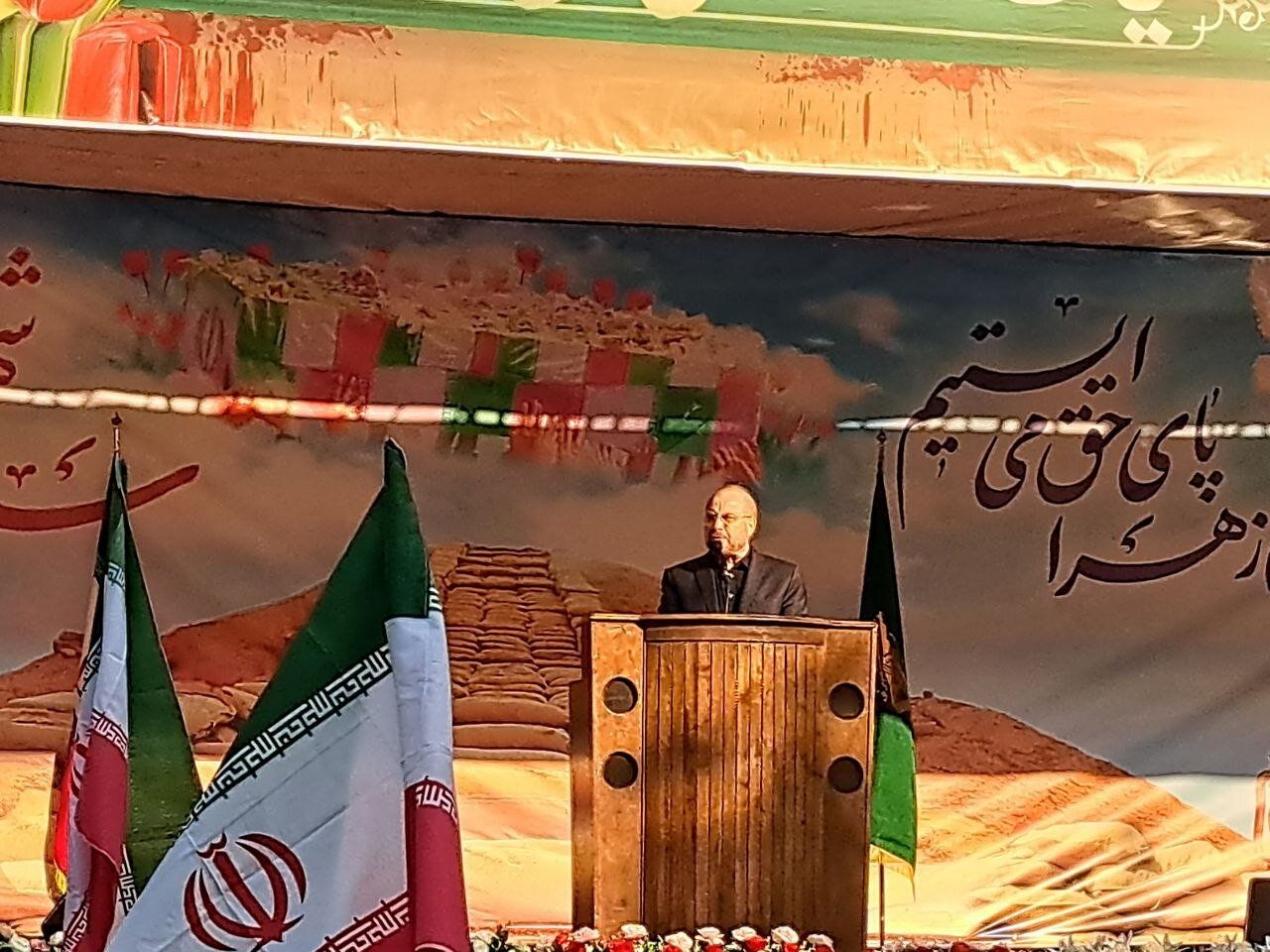 قالیباف: شهدا در شب‌های عملیات به دنبال سربند «یا فاطمه» بودند