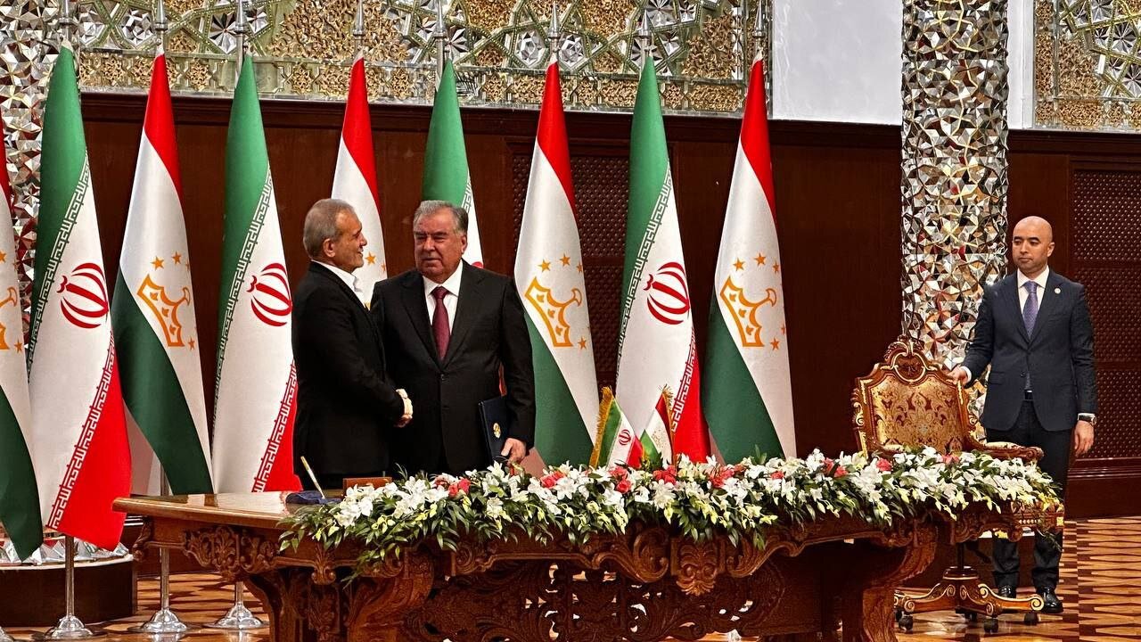 ایران و تاجیکستان ۲۳ تفاهم‌نامه امضا کردند  