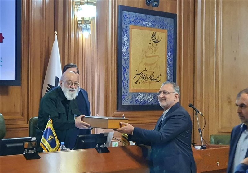 حضور شهردار تهران در شورای شهر برای ارائه لایحه بودجه ۱۴۰۴