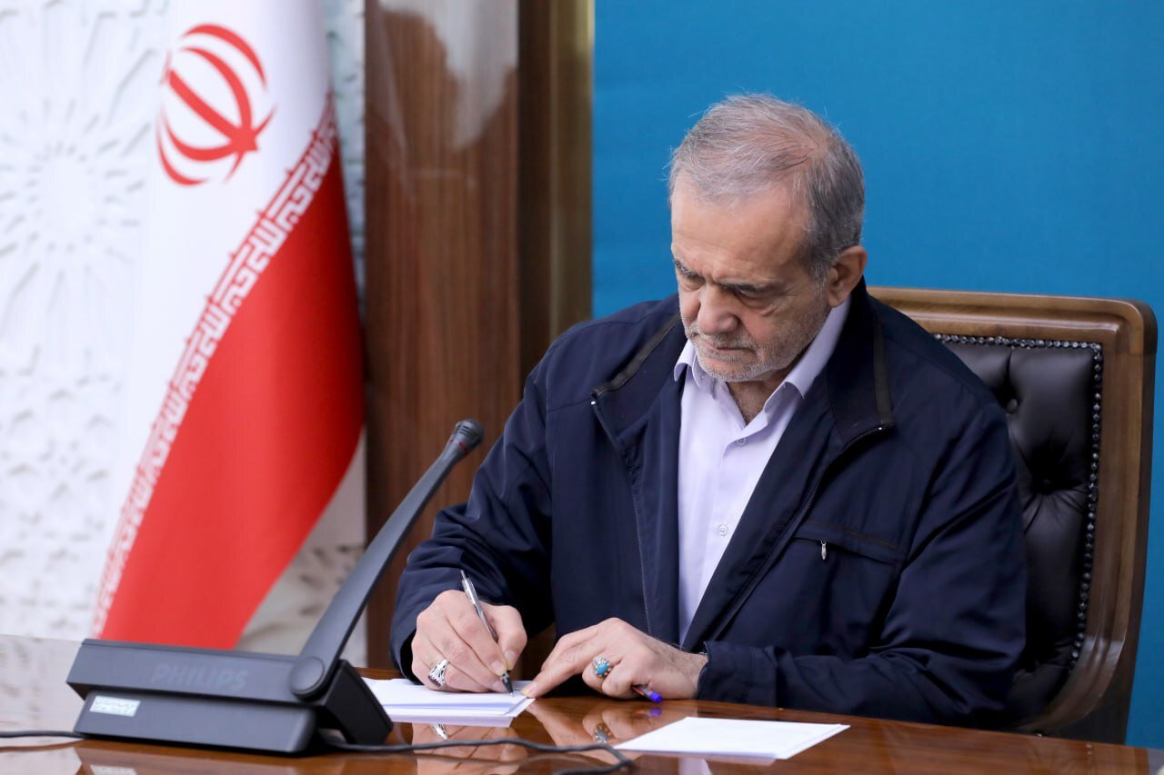 رئیس جمهور در دفتر یادبود قرارگاه کربلا چه نوشت