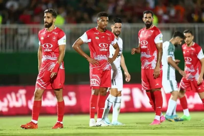 احتمال حضور همزمان دو مدافع راست در ترکیب پرسپولیس!