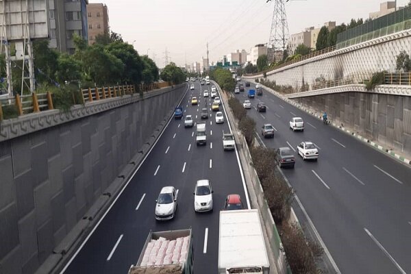ترافیک روان در اکثر معابر و بزرگراه‌های پایتخت در دومین روز فروردین