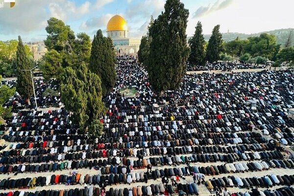 رمضان در فلسطین؛ از پختن«مقلوبه» تا آویزان کردن فانوس در مساجد