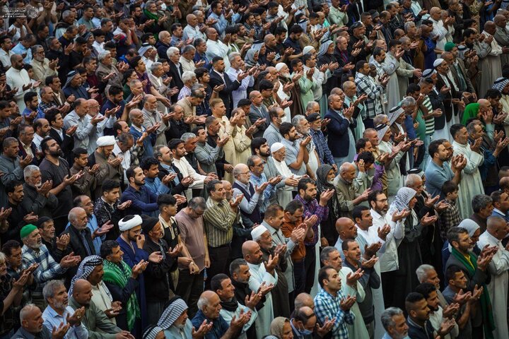 اقامه نماز عید فطر در مرقد امام علی(ع)