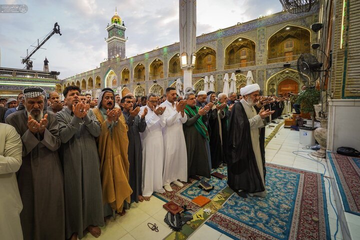 اقامه نماز عید فطر در مرقد امام علی(ع)