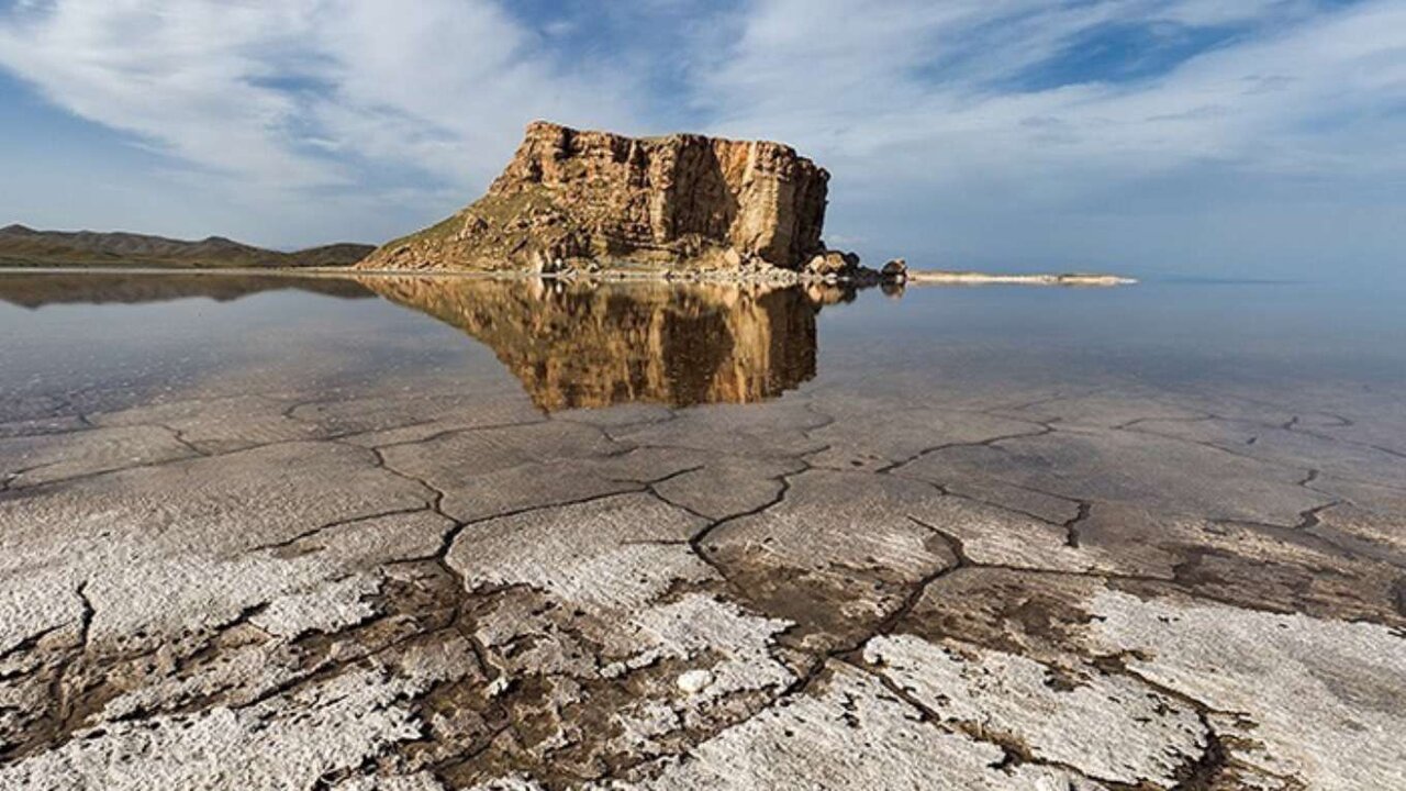 سالانه ۸ برابر گنجایش سد کرج از آب‌های زیرزمینی برداشت می‌شود/ کم‌آبی، ناشی از تغییر اقلیم یا سوءمدیریت؟/ ۳ تالاب و یک دریاچه که رو به نابودی هستند