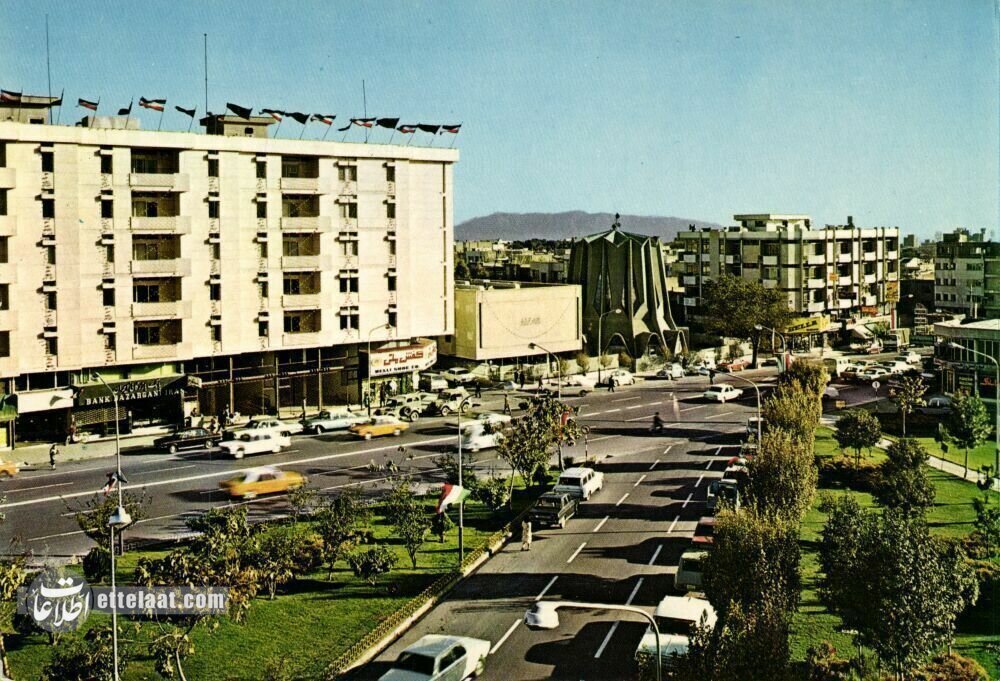 تصاویر کمتر دیده شده از میدان‌های قدیمی تهران/ کارت‌پستال فروشی ۵۰ سال پیش