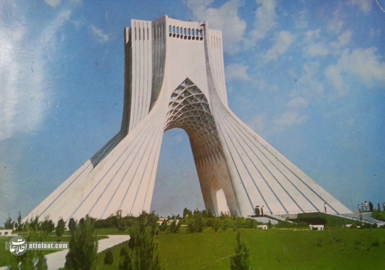 تصاویر کمتر دیده شده از میدان‌های قدیمی تهران/ کارت‌پستال فروشی ۵۰ سال پیش