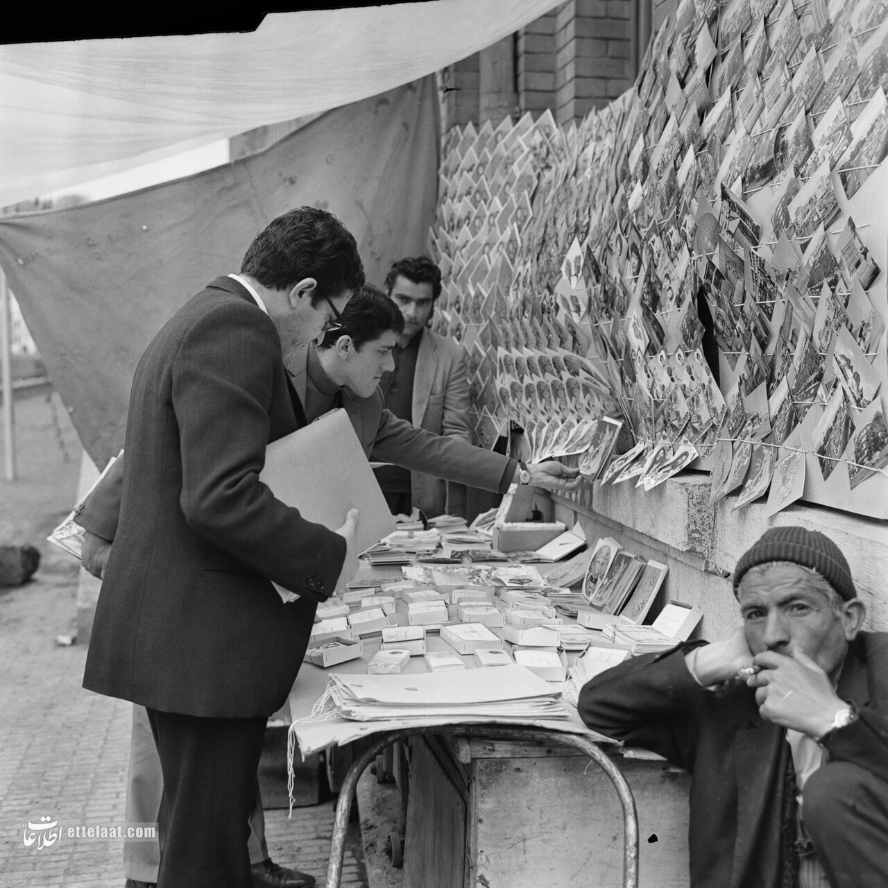 تصاویر کمتر دیده شده از میدان‌های قدیمی تهران/ کارت‌پستال فروشی ۵۰ سال پیش