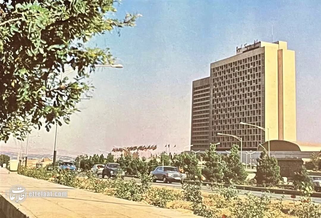 تصاویر کمتر دیده شده از میدان‌های قدیمی تهران/ کارت‌پستال فروشی ۵۰ سال پیش