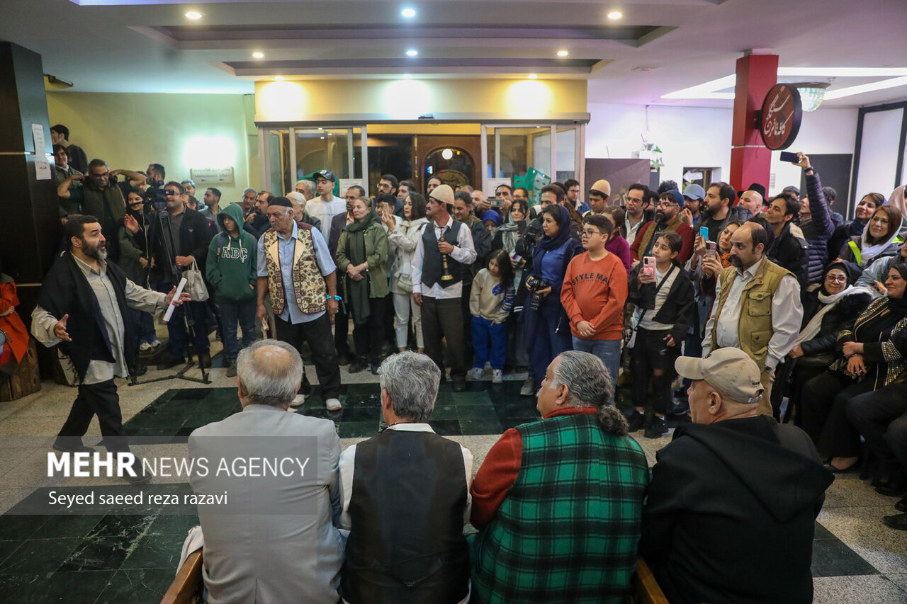 تئاتری‌ها روزشان را در سنگلج جشن گرفتند