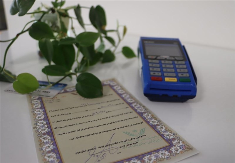 خواهر و برادر با هزینه سالگرد پدر یک زندانی آزاد کردند