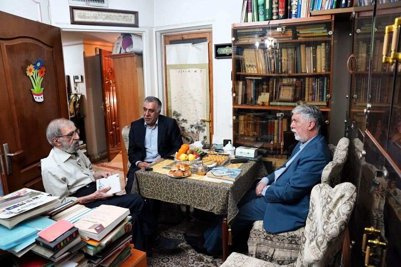 دیدار نوروزی وزیر فرهنگ با علی موسوی گرمارودی