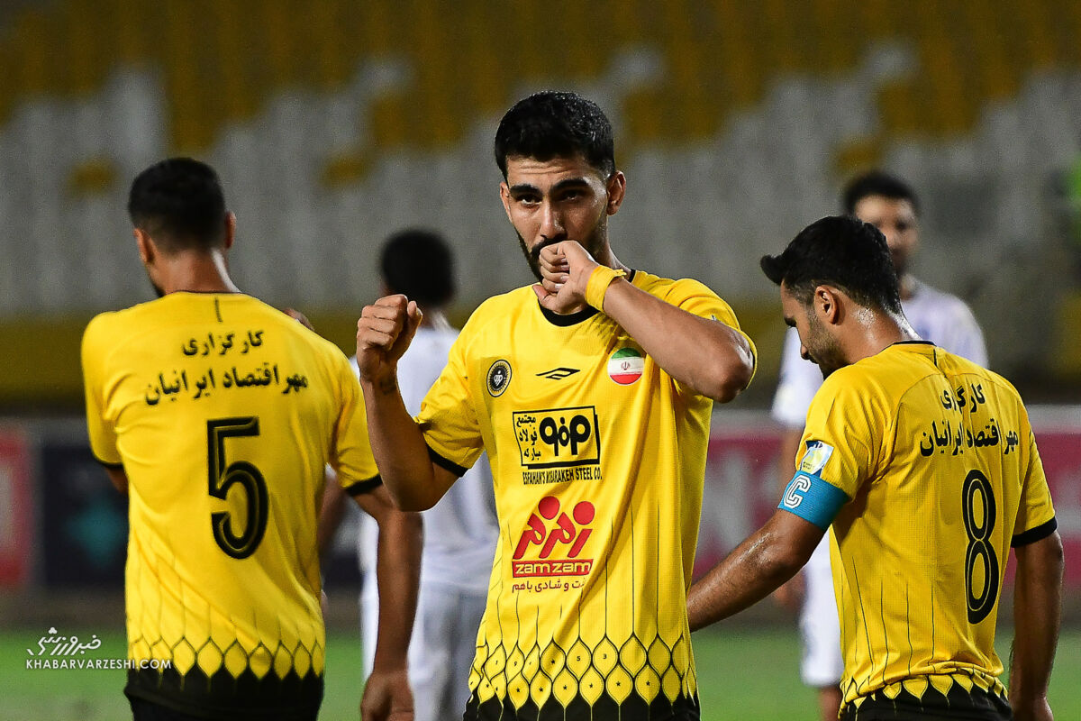 ستاره سپاهان تمدید کرد
