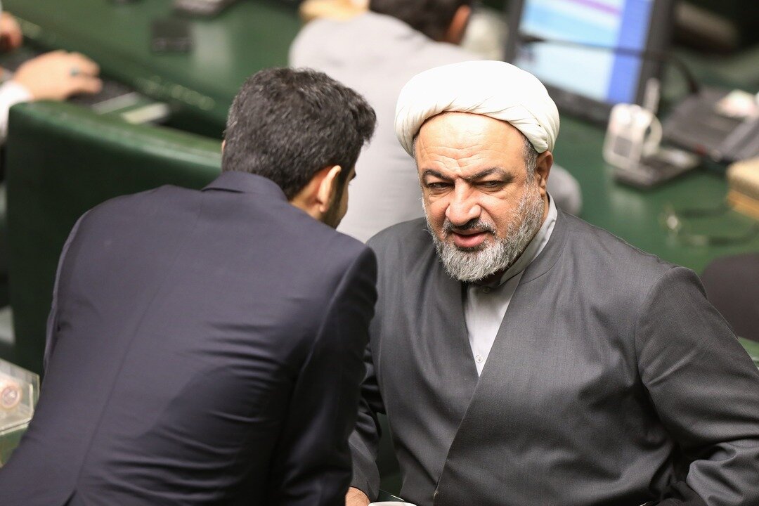 این نمایندگان مجلس ظرف ۴۵ روز، ۲۵ درصد دارایی مردم ایران را بر باد دادند/ نکته طلایی بیانات روز گذشته رهبر انقلاب چه بود؟