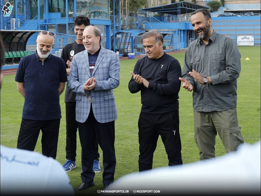 آن مرد با لبخند برگشت؛ پیکان هم سر شوخی را با فوتبال باز کرد!