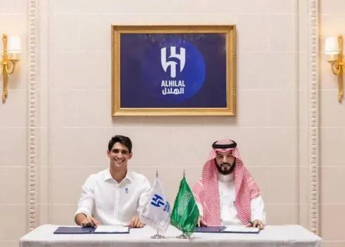 الهلال قرارداد ستاره خود را تمدید کرد