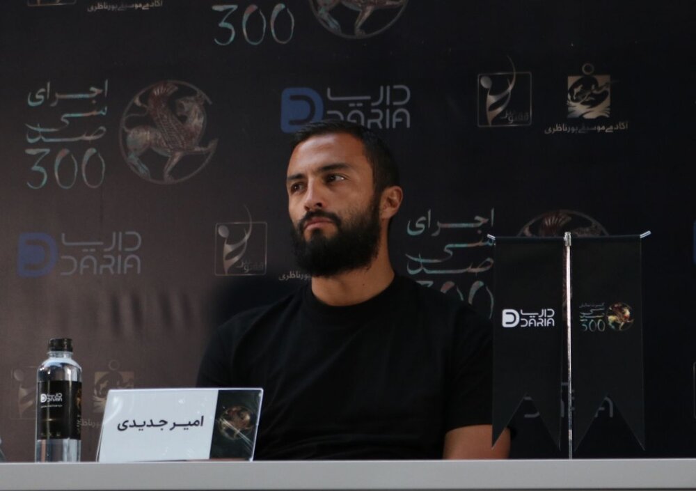 امیرجدیدی در زمین بازی/ عکس