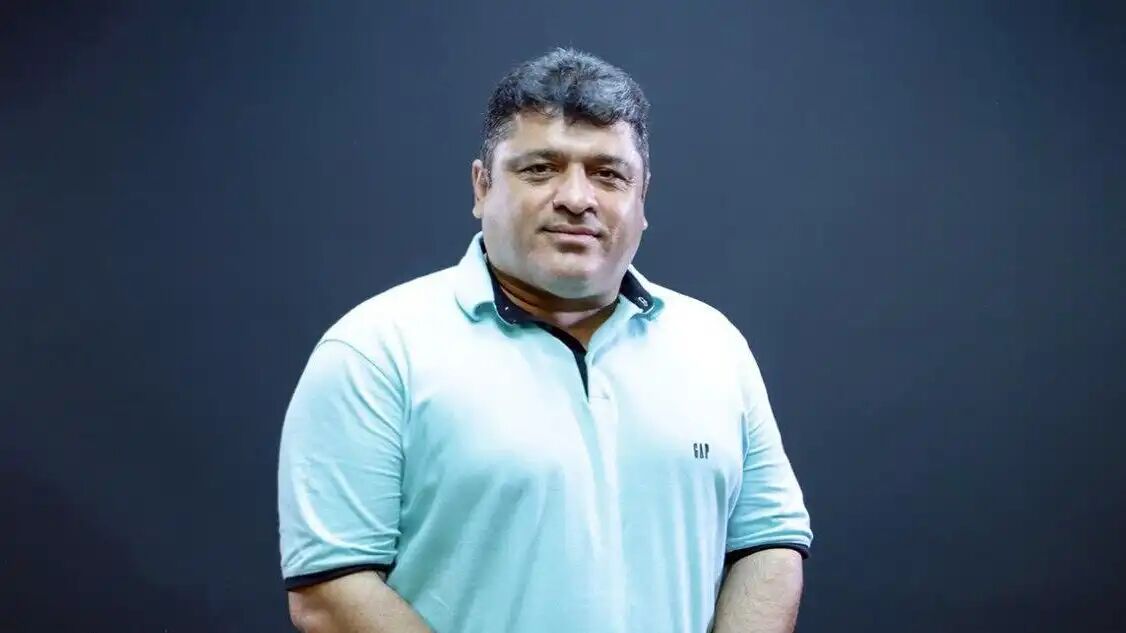 با شجاع خلیل زاده باید برخورد قاطع شود تا دیگر بی اخلاقی نکند/ خداداد حق دارد به تراکتور متعصب باشد اما حق ندارد به پرسپولیس توهین کند!