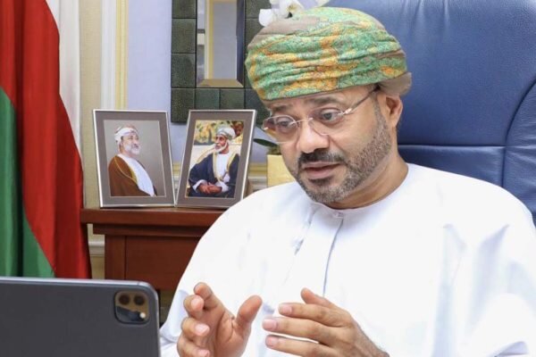 بدرالبوسعیدی از حضور عراقچی در نمایشگاه کتاب عمان تشکر کرد