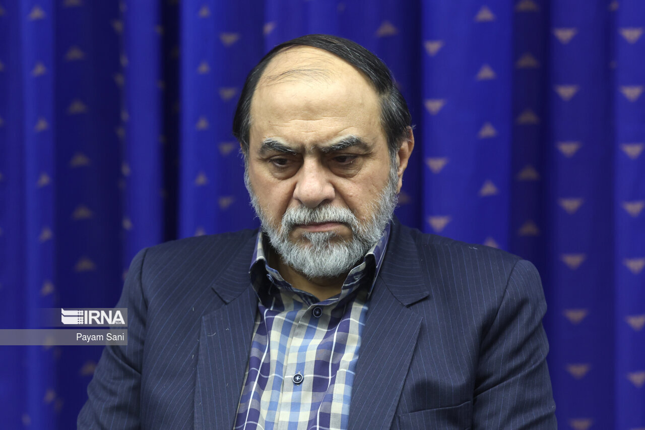 جنجال توئیت رحیم پور ازغدی بعد از مذاکرات ایران و آمریکا/ کاش این حرف زشت را یکی از اراذل آفتابه به گردن می گفت/ دقیقاً از چه چیزی می سوزید؟