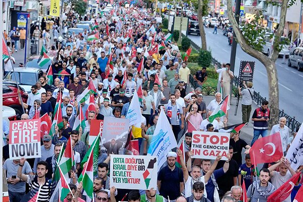 حضور گسترده مردم دیاربکر در جمعه تکبیر در حمایت از فلسطین