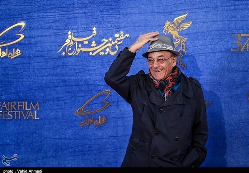 رضا بابک نقاشی‌هایش را به نمایش می‌گذارد