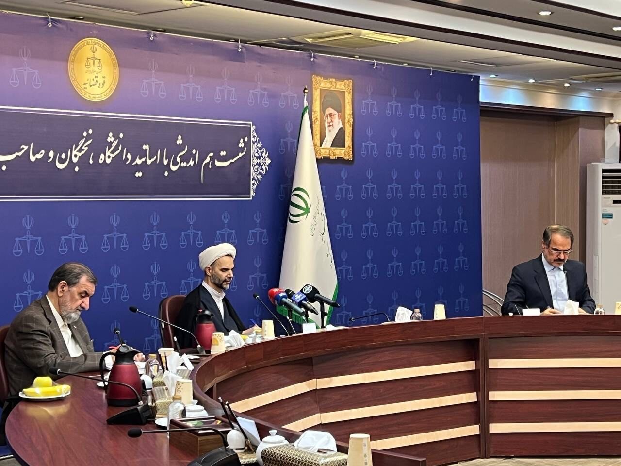 سازمان بازرسی میزبان ۳۵ نفر از اساتید دانشگاه و نخبگان بود