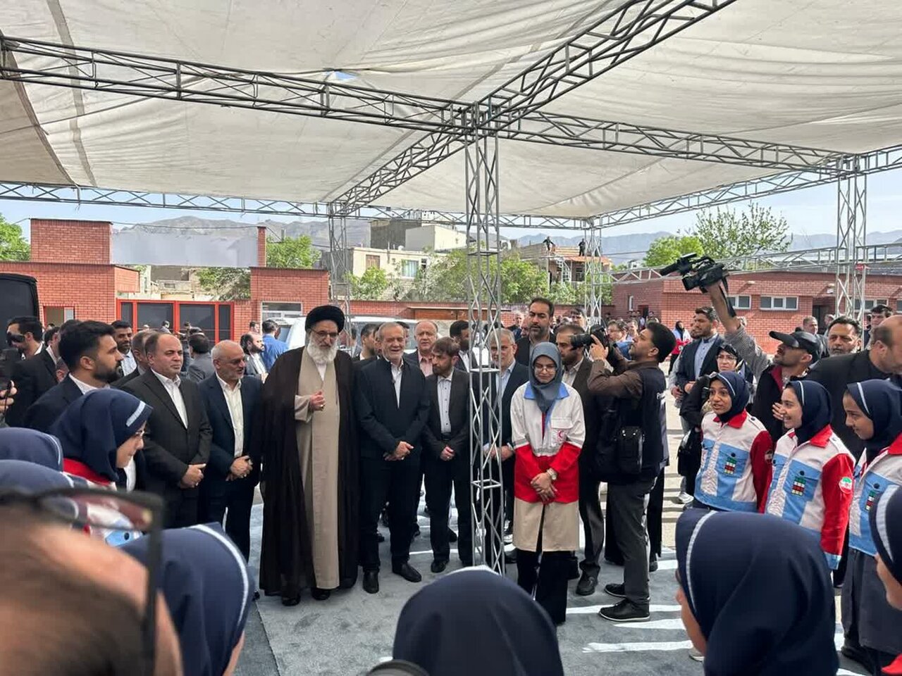 سفر رئیس جمهور به البرز؛پزشکیان از نمایشگاه قرارگاه اجتماعی بازدید کرد