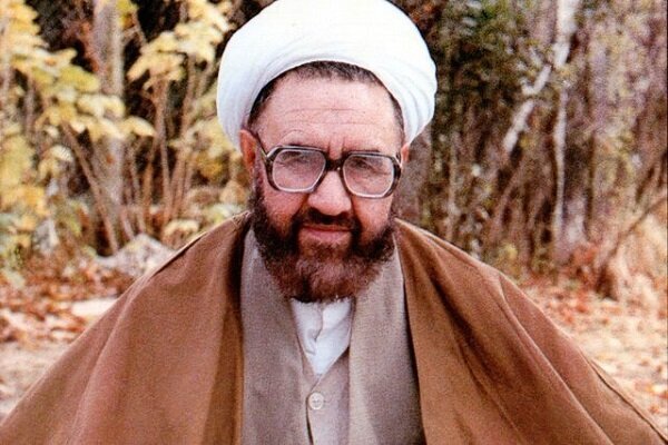 شهید مطهری علیه کدام فیلمساز و نویسنده مشهور قبل از انقلاب مقاله نوشت؟