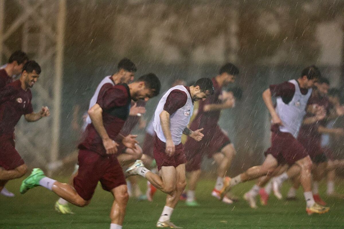 طوفان و باران تمرین پرسپولیس را تعطیل کرد!