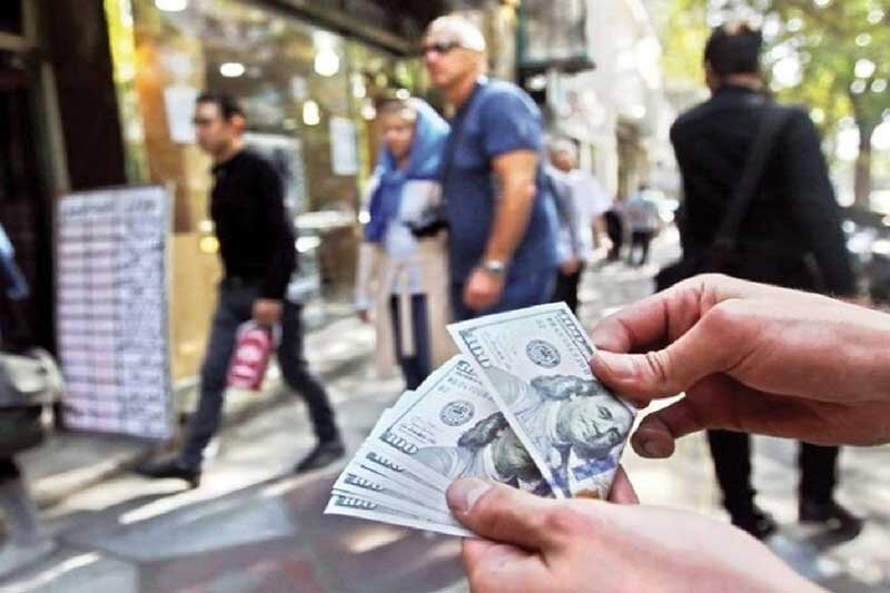 قیمت دلار ۳۰ درصد ریخت/ ورود دلار به کانال ۷۰ هزار تومان نزدیک شد
