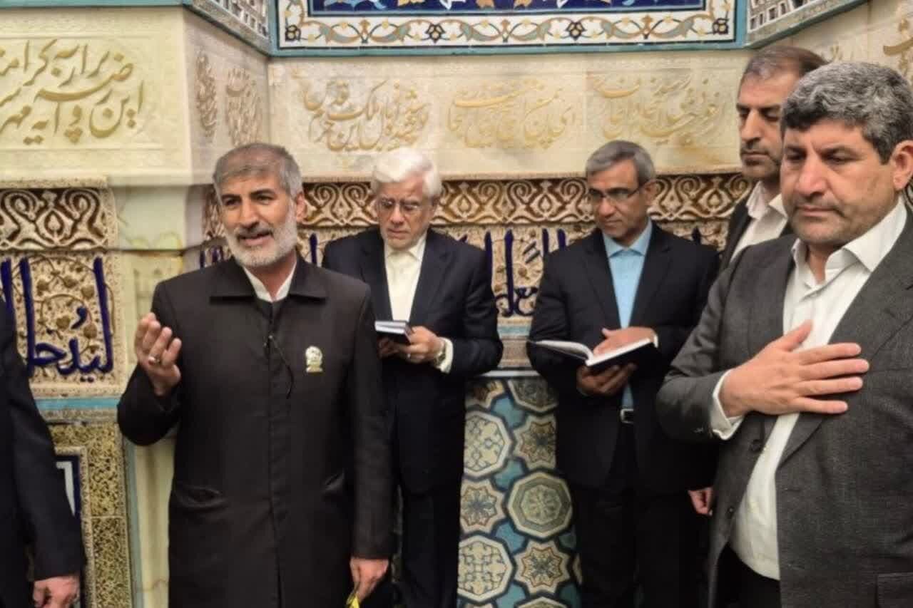 معاون اول رئیس‌جمهور به زیارت بارگاه نورانی امام رضا (ع) مشرف شد