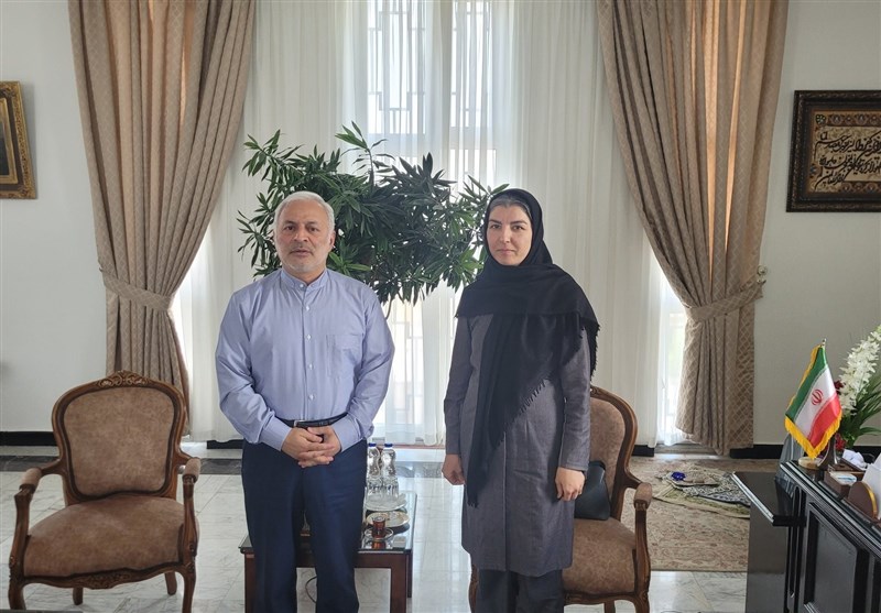 معاون عراقچی: تا آزادی خانم اسفندیاری تلاش خواهیم کرد