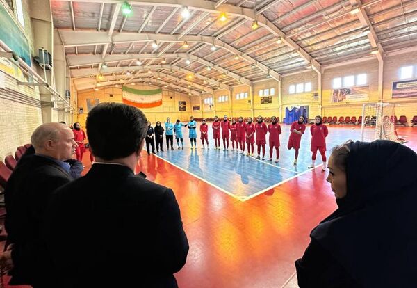 مهدی تاج در جمع زنان فوتسالیست؛ طارمی مدیون پرچم ایران است