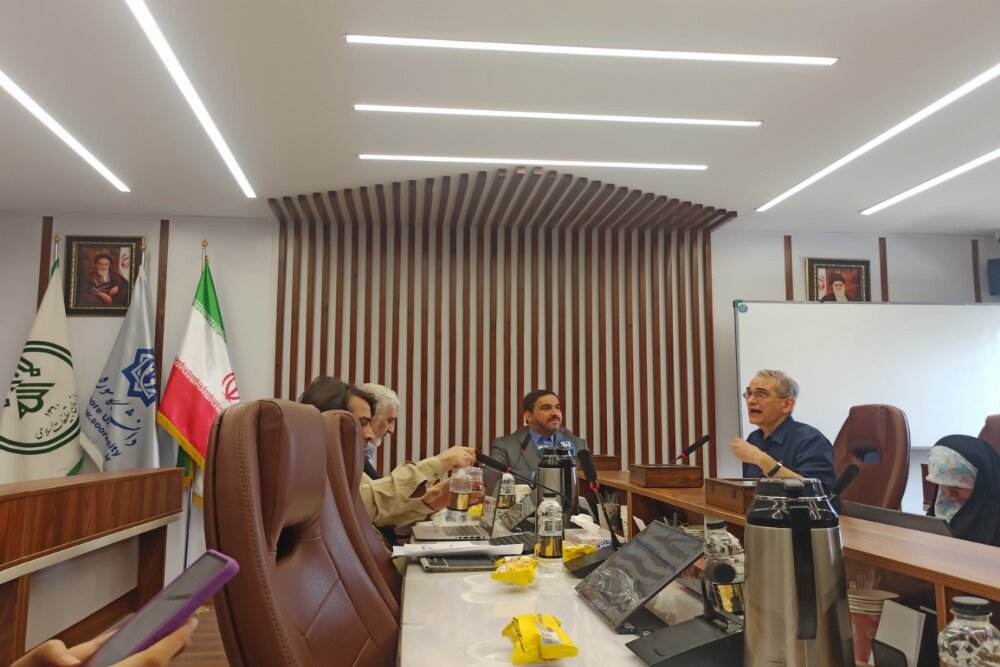 هنر انقلاب نیازمند کار پژوهشی بیشتری است