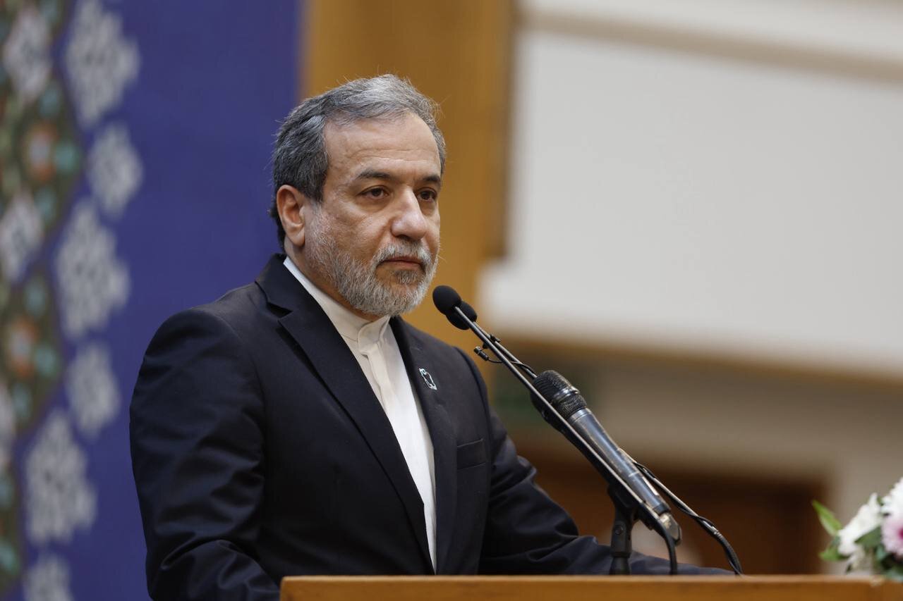 پیام تبریک وزیر امور خارجه به مناسبت روز ارتش جمهوری اسلامی ایران