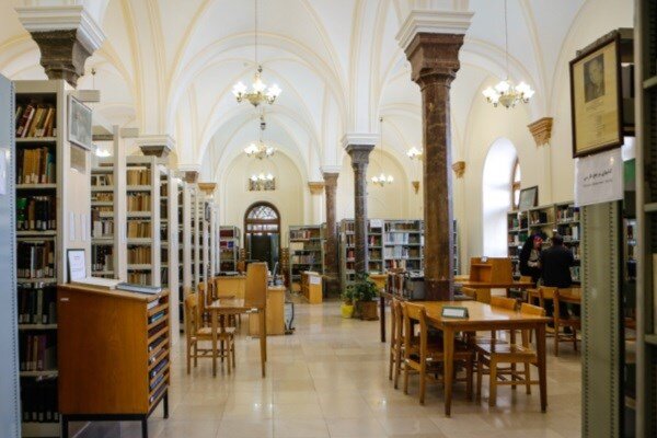کتابخانه مجلس در بهار چه ساعت‌هایی خدمات می‌دهد؟