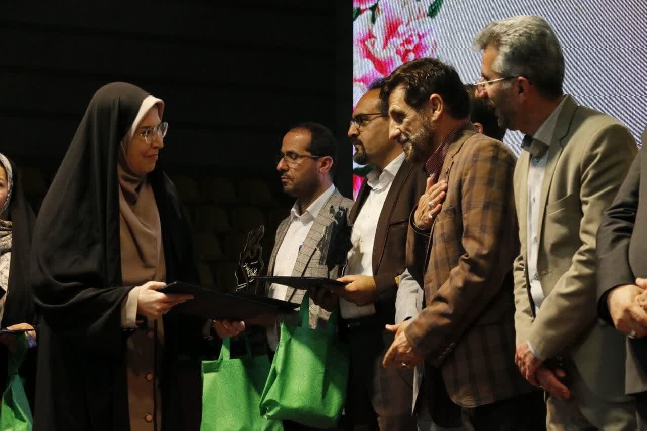 تجلیل از فرهیختگان عرصه علم و اخلاق در استان سمنان
