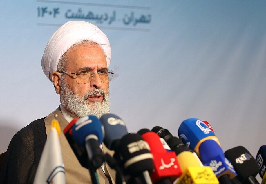 پاسخ مدیر حوزه های علمیه کشور به دو پرسش خبرآنلاین درباره عقب ماندگی قوانین زنان و منابع مالی حوزه